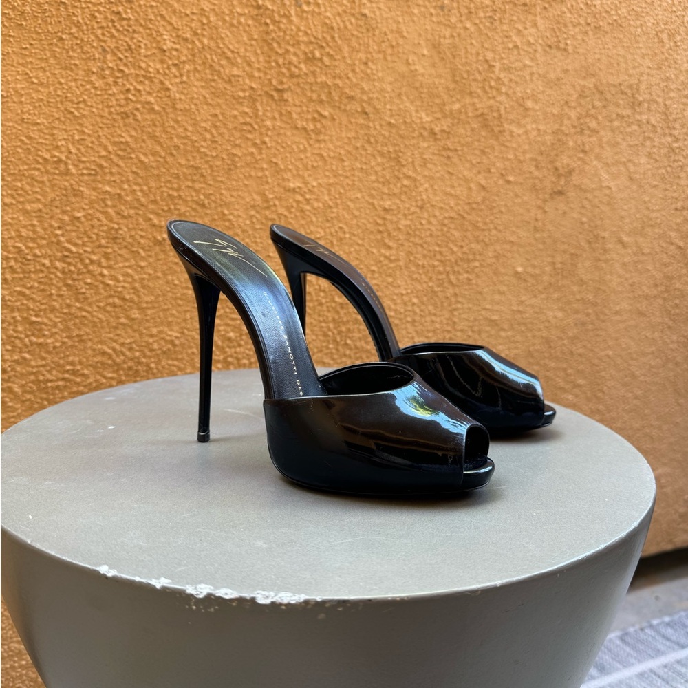 Giuseppe Zanotti Black Peep-Toe Heels